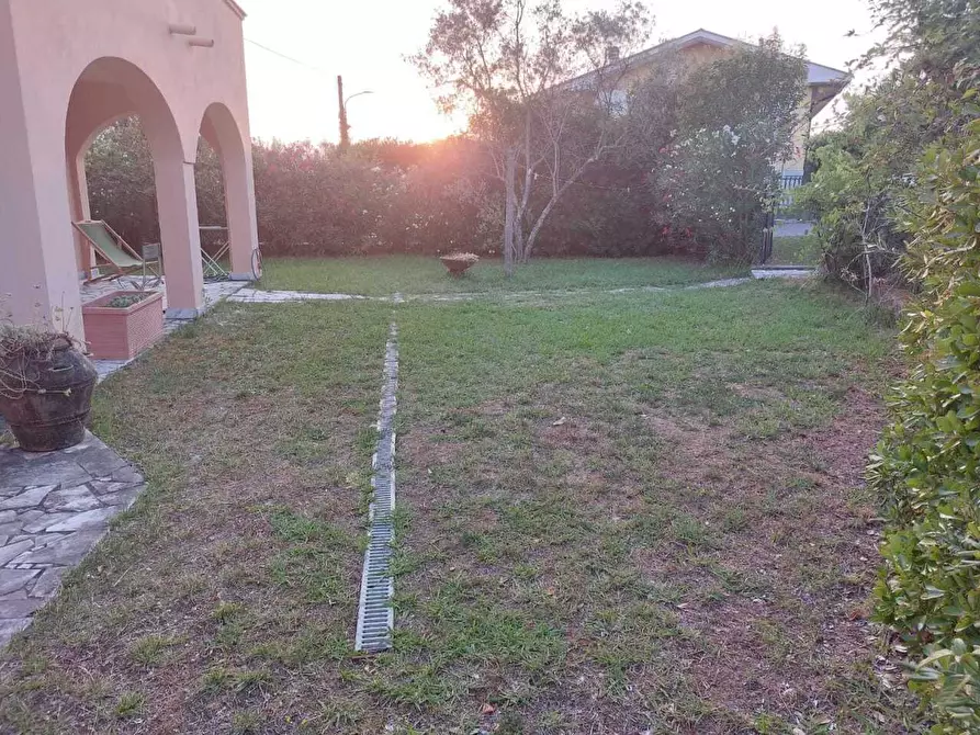 Immagine 10 di Casa semindipendente in vendita  a Castelnuovo Magra