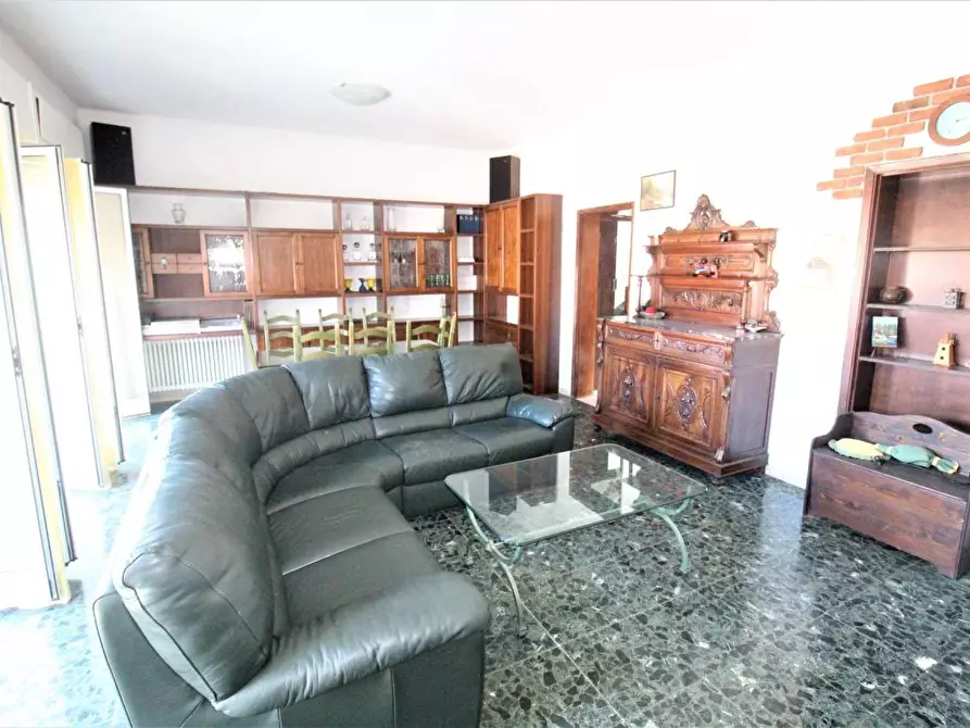 Immagine 23 di Villa in vendita  a Carrara