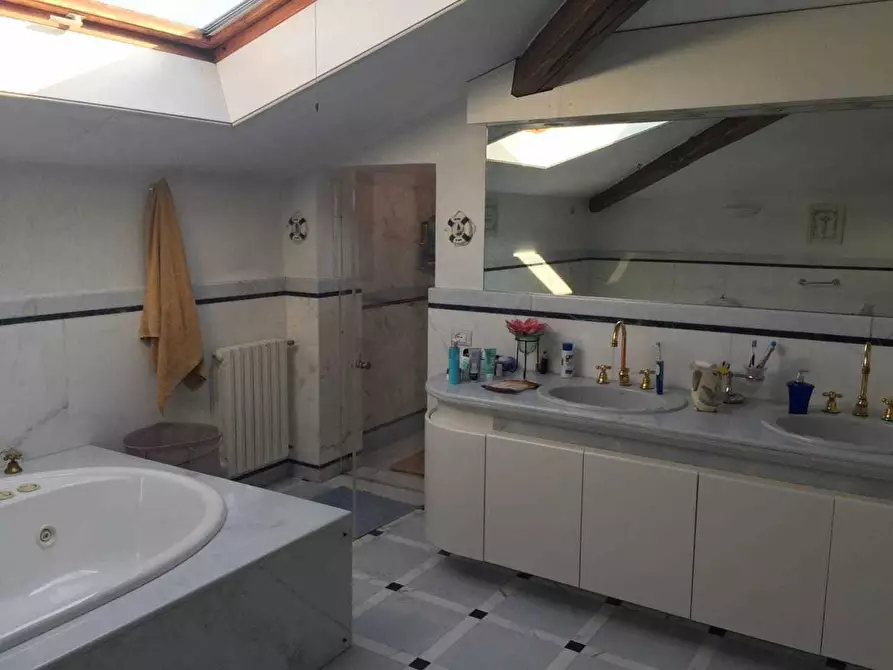 Immagine 20 di Villa in vendita  a Castelnuovo Magra