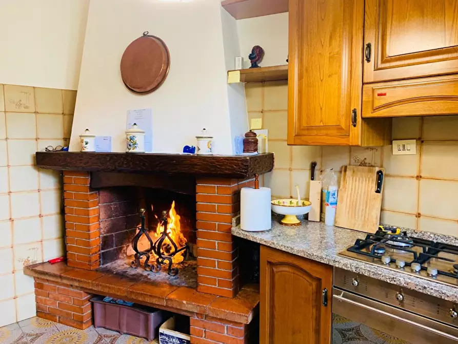 Immagine 4 di Villa in vendita  a Castelnuovo Magra