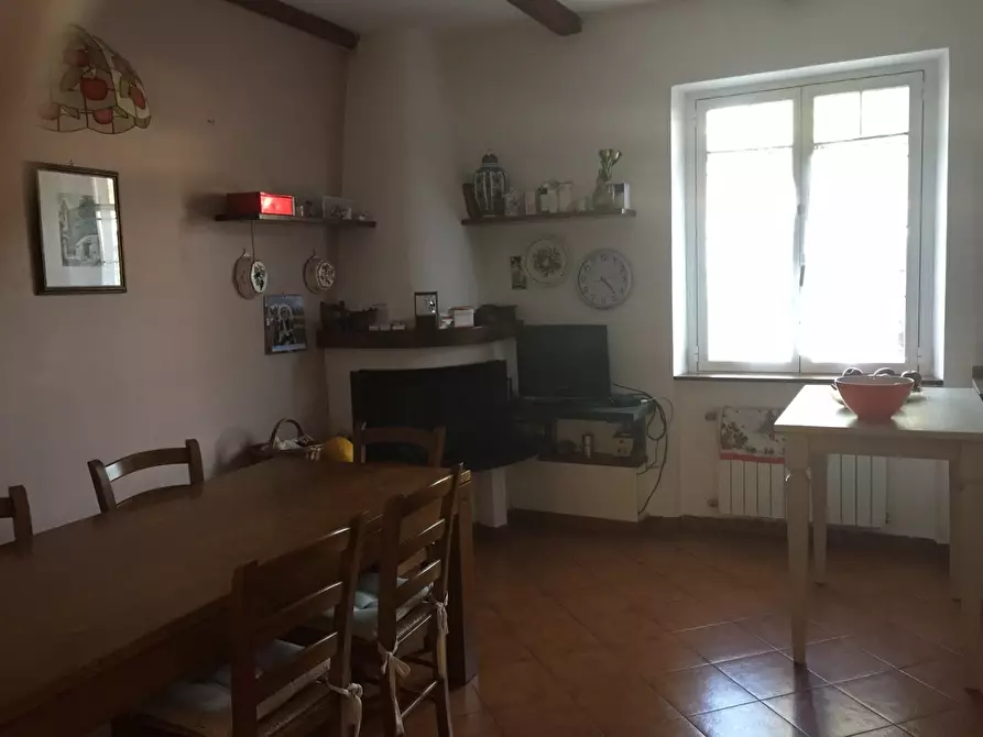 Immagine 3 di Villa in vendita  a Castelnuovo Magra