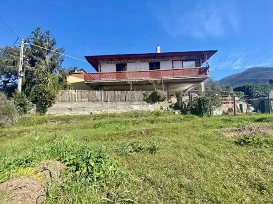 Immagine 4 di Villa in vendita  a Ortonovo