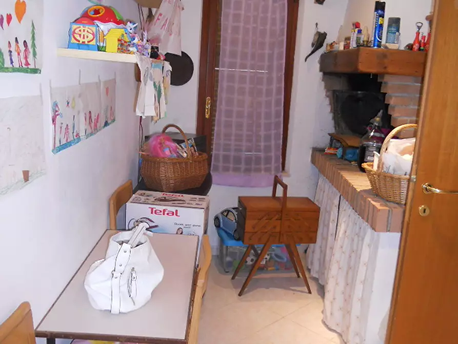 Immagine 7 di Appartamento in vendita  a Castelnuovo Magra