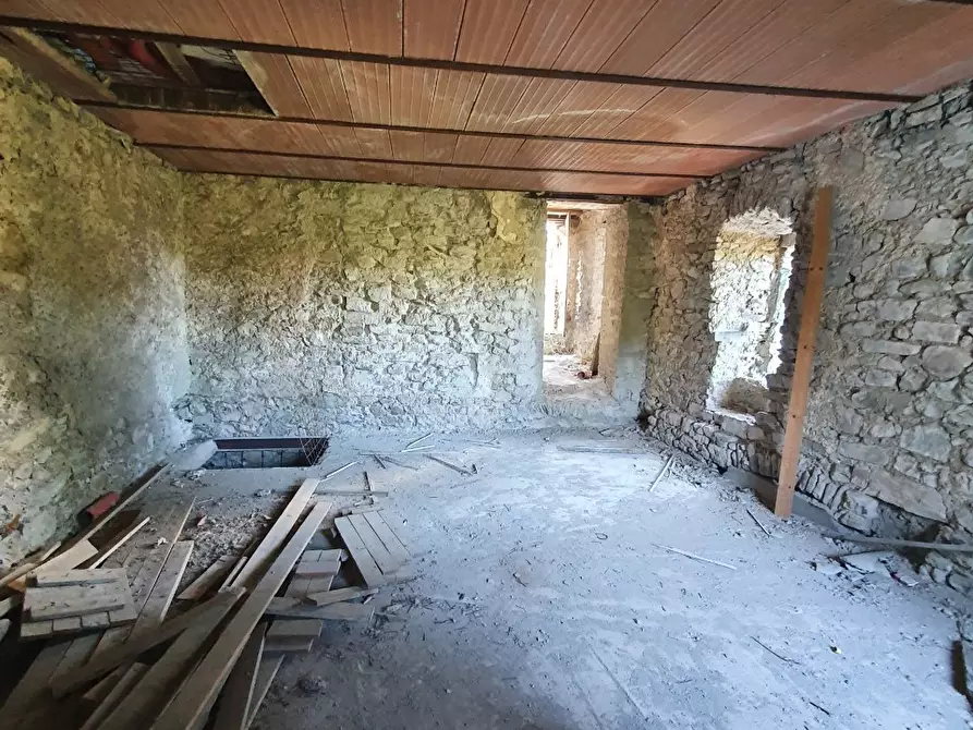 Immagine 8 di Rustico / casale in vendita  a Fosdinovo