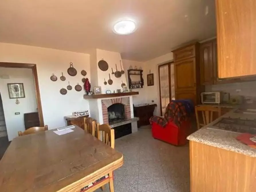 Immagine 8 di Villa in vendita  a Ortonovo