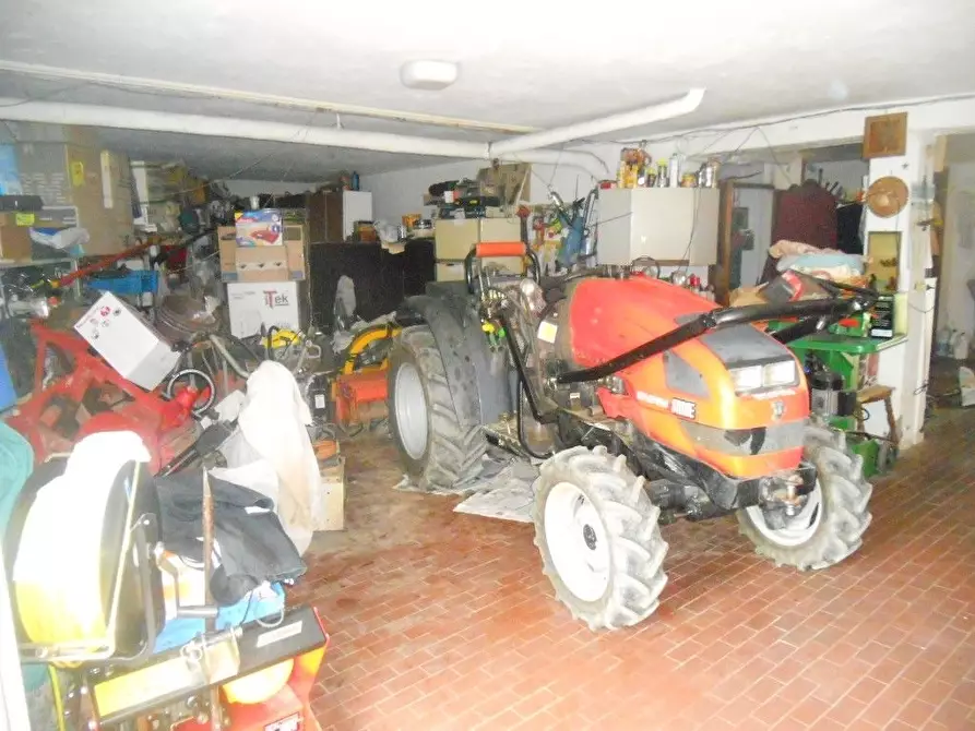 Immagine 4 di Villa in vendita  a Castelnuovo Magra