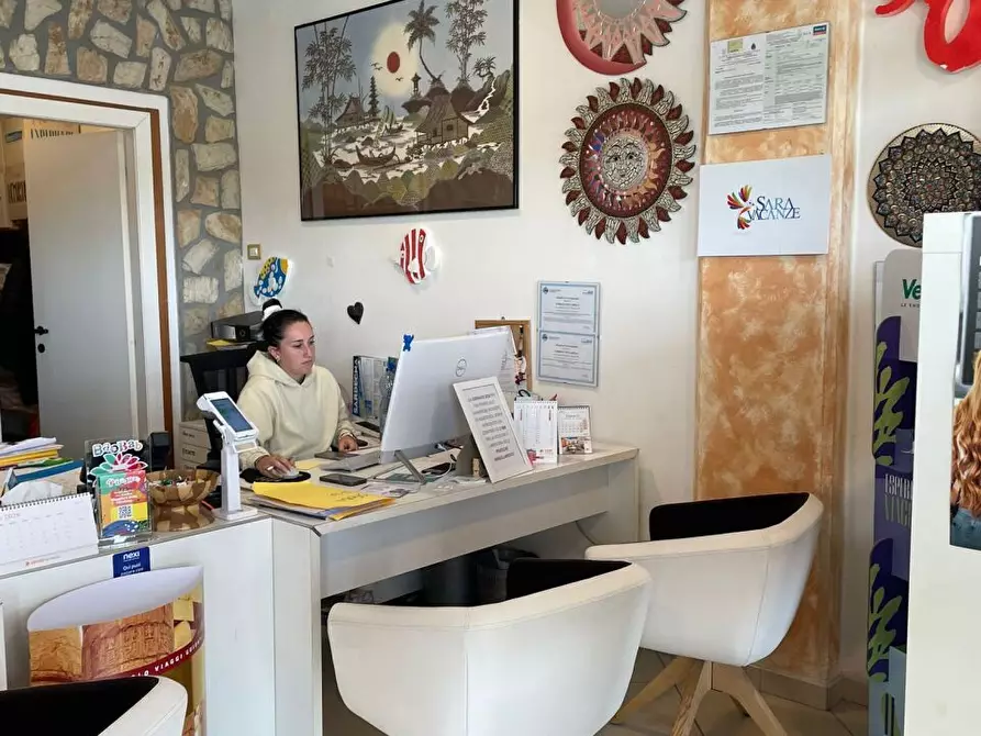 Immagine 3 di Locale commerciale in vendita  a Castelnuovo Magra