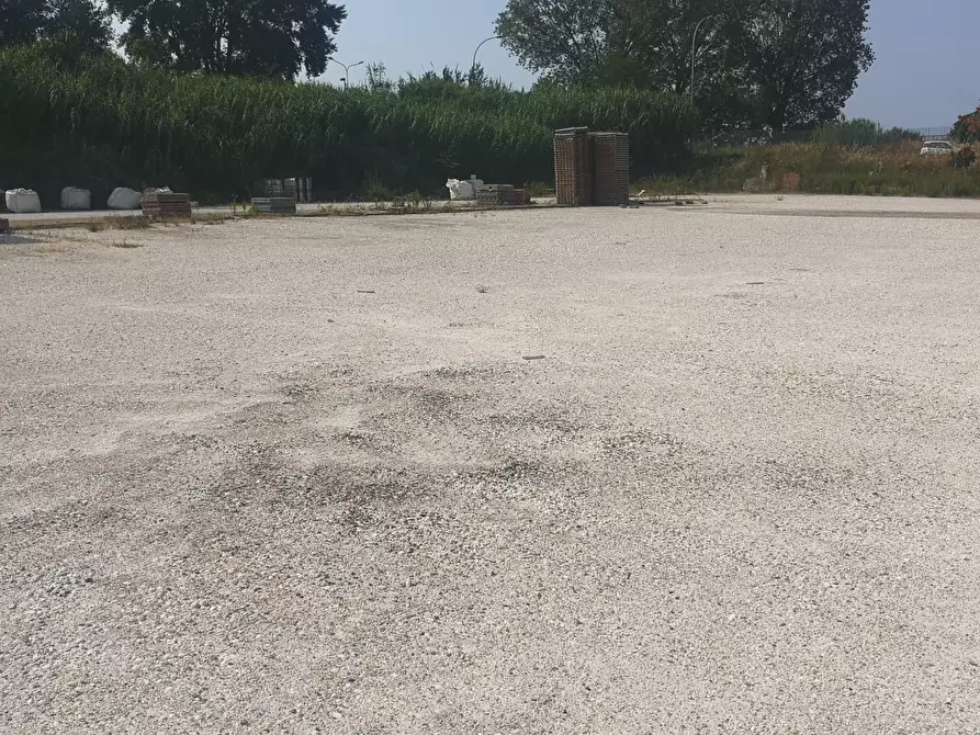 Immagine 15 di Capannone industriale in vendita  a Massa