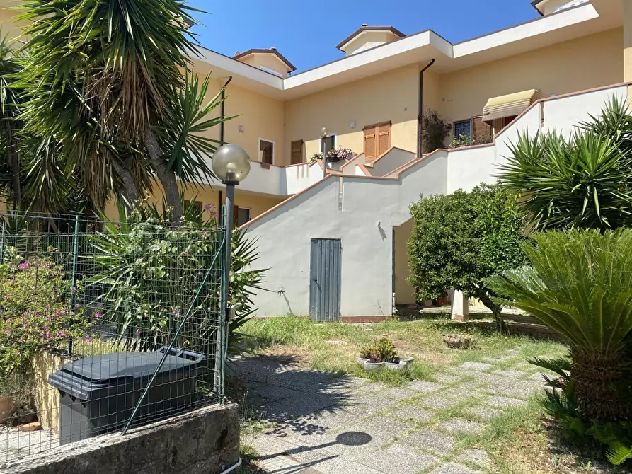 Immagine 11 di Casa semindipendente in vendita  a Castelnuovo Magra