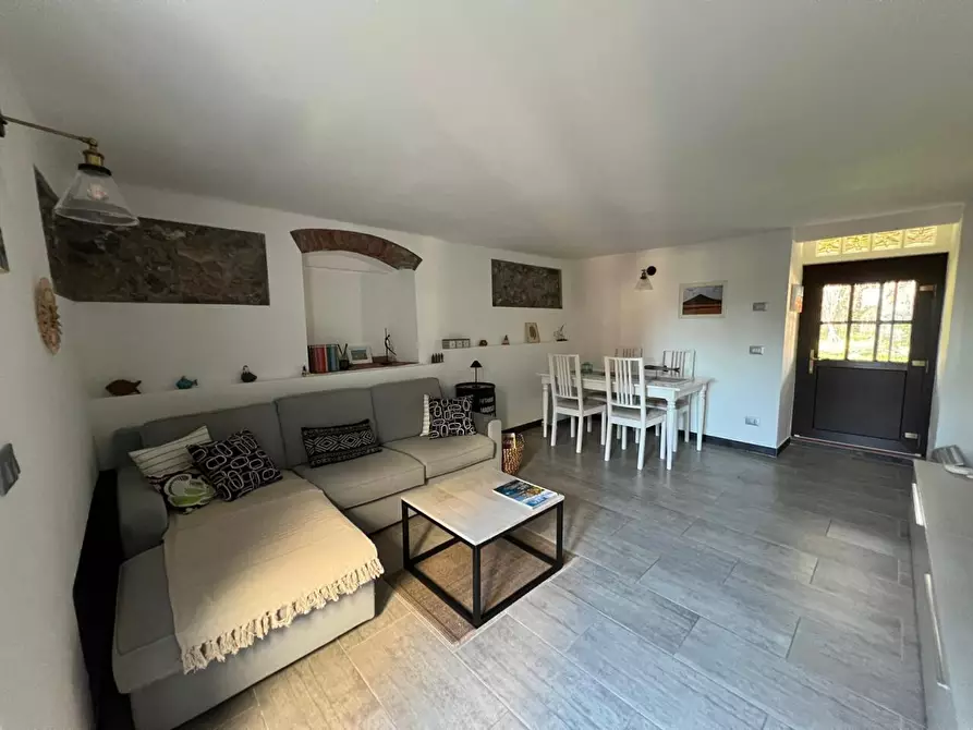 Immagine 2 di Casa indipendente in vendita  a Castelnuovo Magra