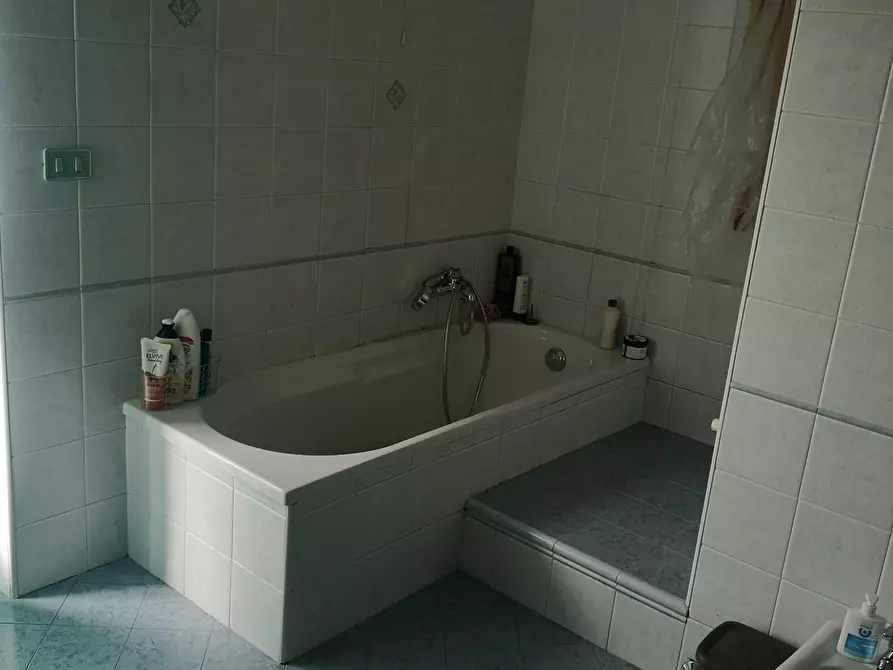 Immagine 14 di Villa in vendita  a Massa