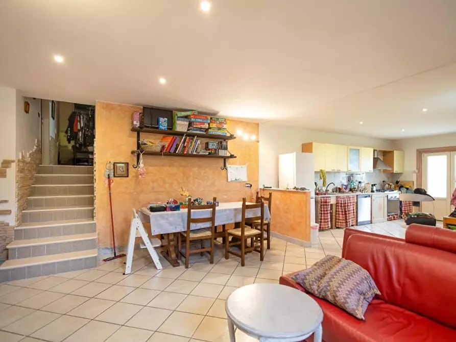 Immagine 3 di Villa in vendita  a Massa