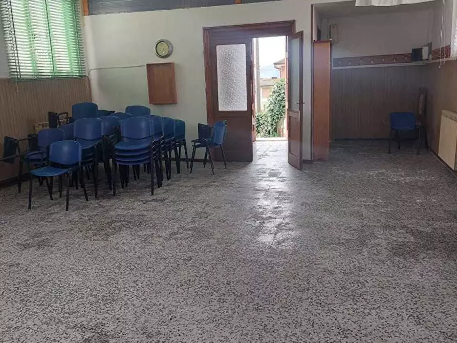 Immagine 2 di Palazzo in vendita  a Castelnuovo Magra