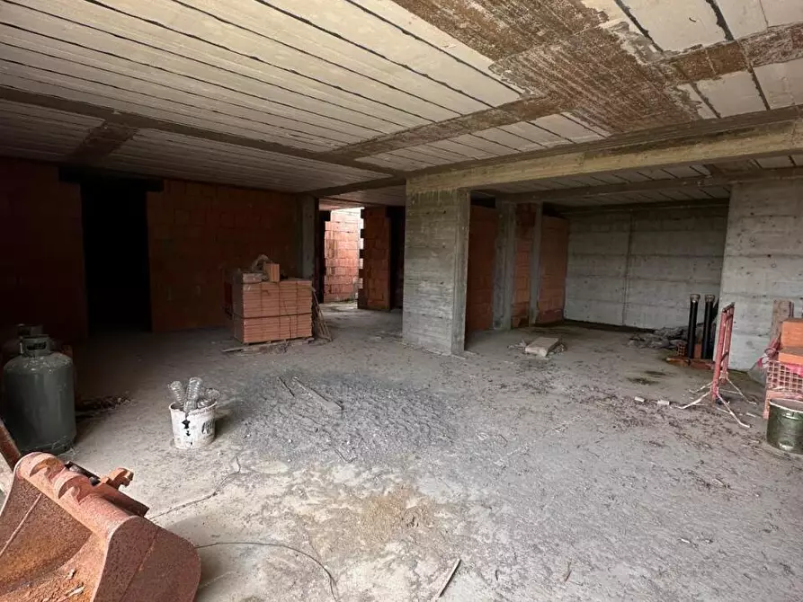 Immagine 10 di Villa in vendita  a Sarzana