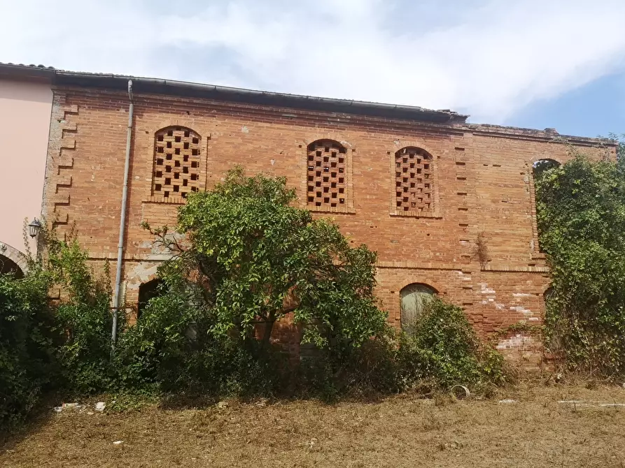 Immagine 1 di Casa colonica in vendita  a Castelnuovo Magra