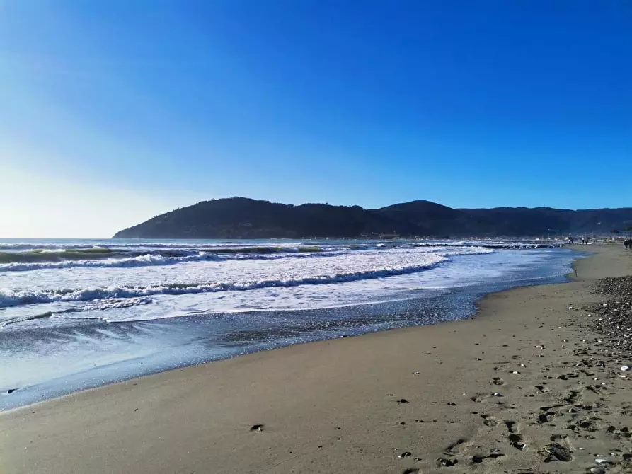 Immagine 2 di Terratetto in vendita  a Ameglia