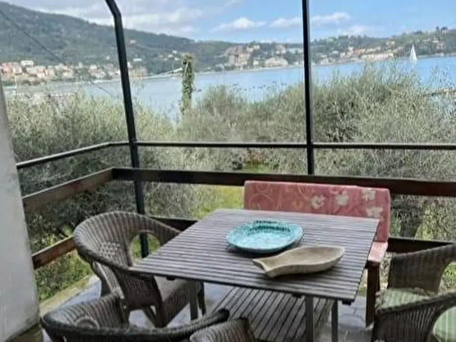 Immagine 2 di Casa indipendente in vendita  a Portovenere