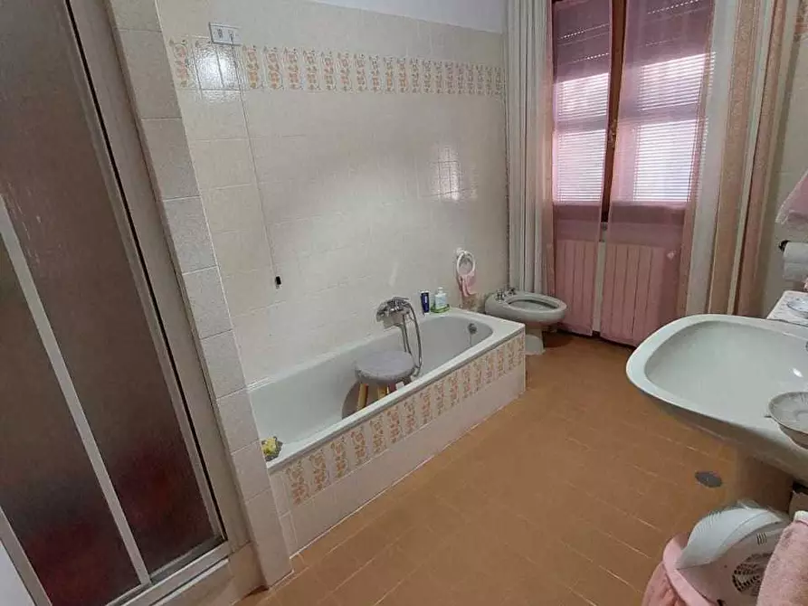 Immagine 11 di Appartamento in vendita  a Carrara