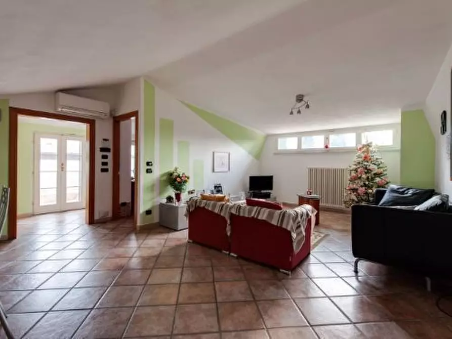 Immagine 14 di Villa in vendita  a Carrara