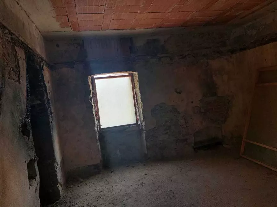 Immagine 25 di Terratetto in vendita  a Castelnuovo Magra