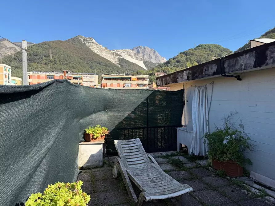 Immagine 2 di Casa indipendente in vendita  a Carrara