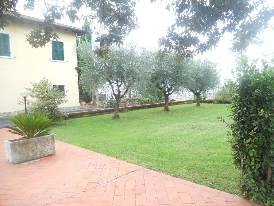 Immagine 41 di Villa in vendita  a Castelnuovo Magra