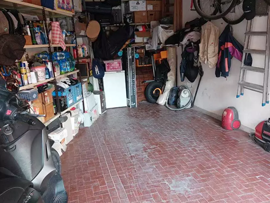 Immagine 17 di Appartamento in vendita  a Carrara