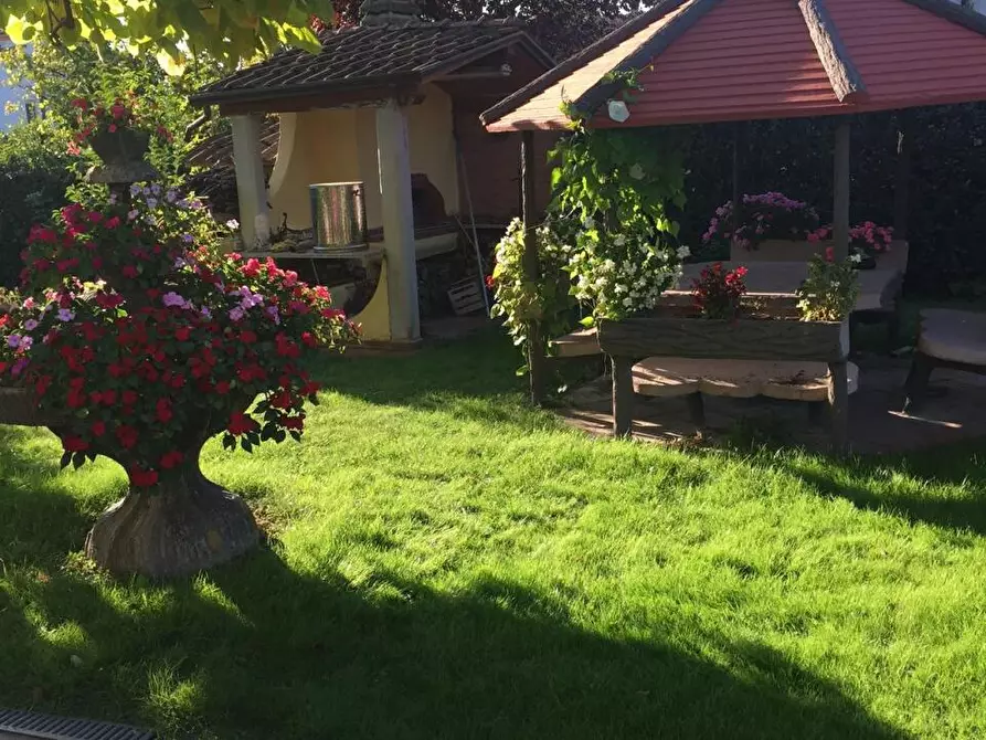 Immagine 1 di Villa in vendita  a Castelnuovo Magra