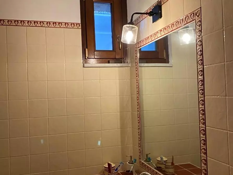 Immagine 11 di Villa in vendita  a Castelnuovo Magra