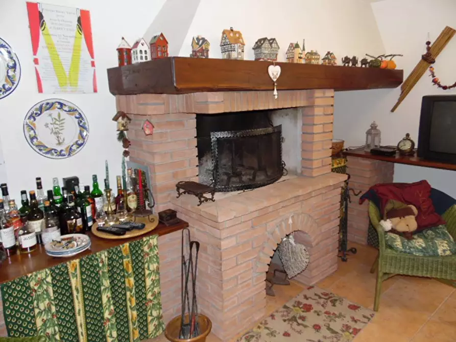 Immagine 5 di Villa in vendita  a Aulla