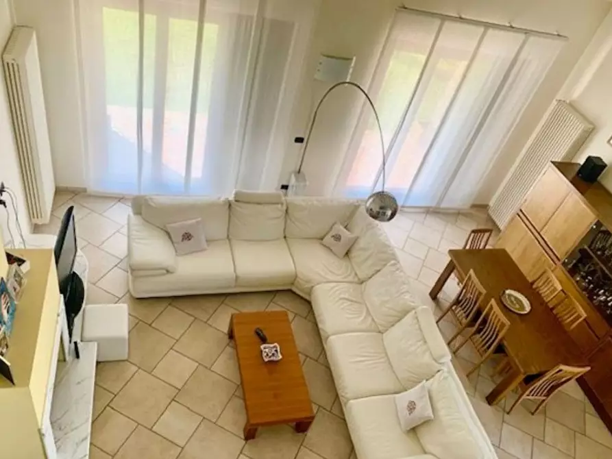 Immagine 15 di Villa in vendita  a Ortonovo