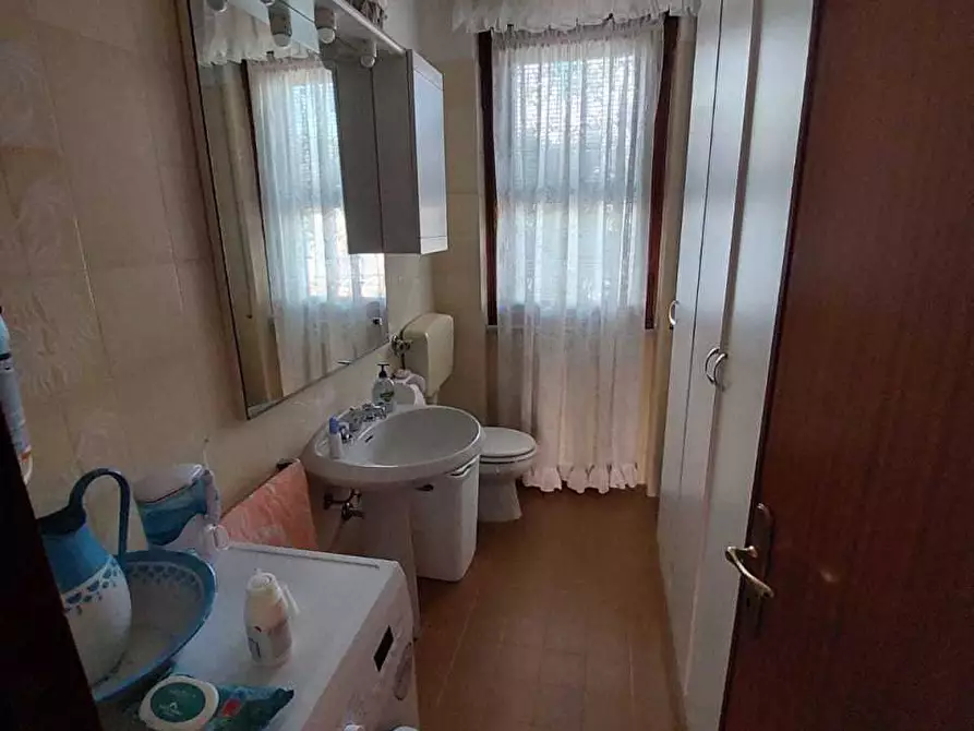 Immagine 12 di Appartamento in vendita  a Carrara