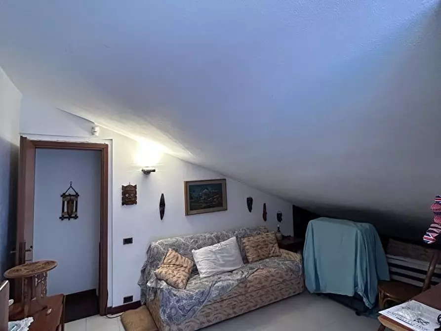 Immagine 18 di Casa semindipendente in vendita  a Ortonovo