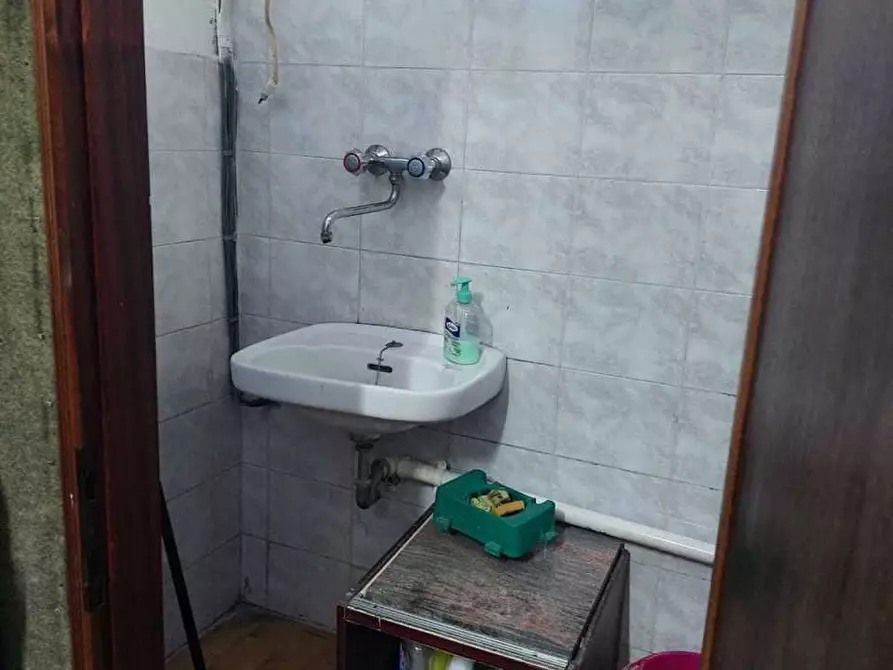 Immagine 10 di Attività commerciale in vendita  a Castelnuovo Magra