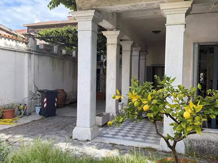 Immagine 18 di Casa indipendente in vendita  a Carrara