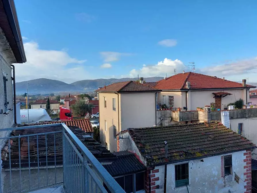 Immagine 11 di Appartamento in vendita  a Castelnuovo Magra