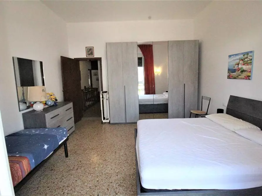 Immagine 8 di Villa in vendita  a Carrara