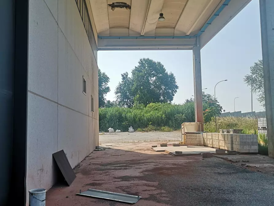 Immagine 19 di Capannone industriale in vendita  a Massa