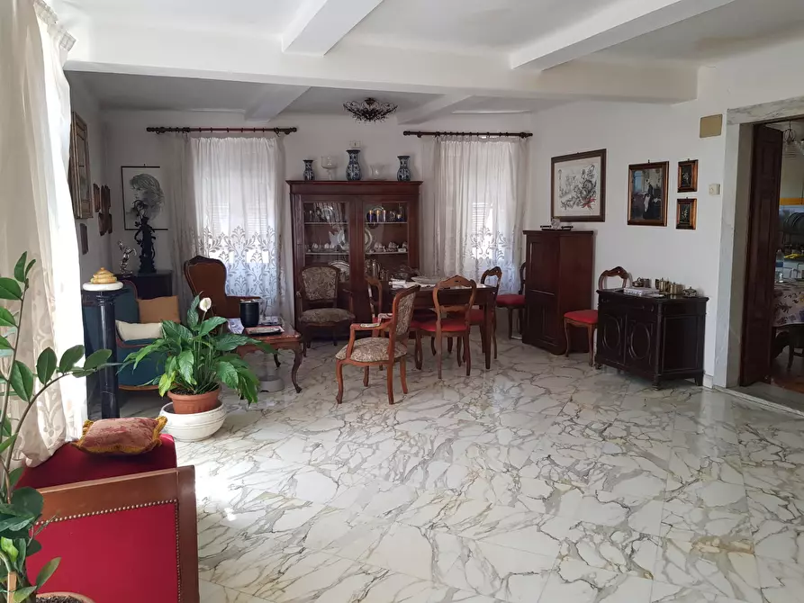 Immagine 8 di Villa in vendita  a Carrara