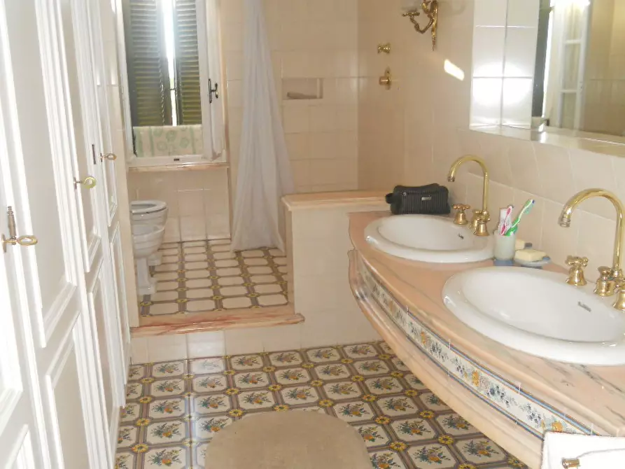 Immagine 27 di Villa in vendita  a Castelnuovo Magra