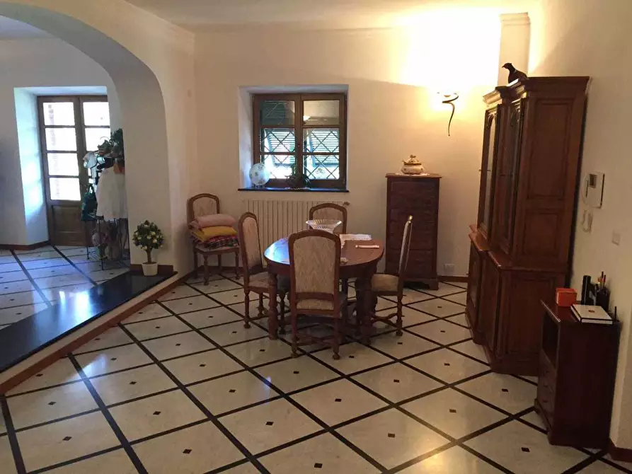 Immagine 10 di Villa in vendita  a Castelnuovo Magra