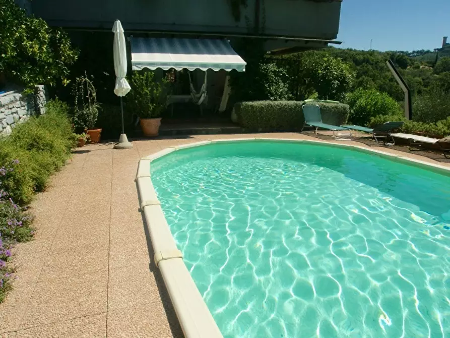 Immagine 2 di Villa in vendita  a Castelnuovo Magra