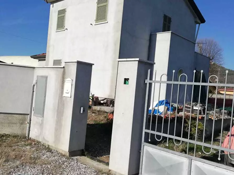 Immagine 2 di Villa in vendita  a Ortonovo