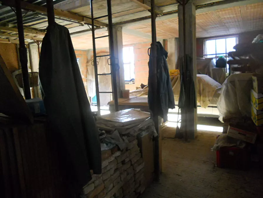 Immagine 5 di Villa in vendita  a Castelnuovo Magra