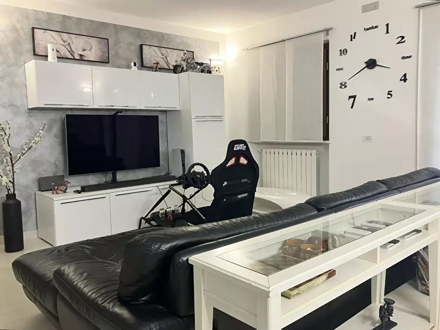 Immagine 10 di Villa in vendita  a Sarzana