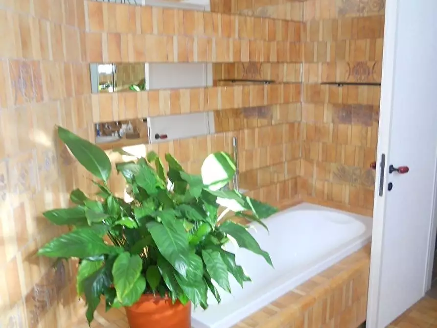 Immagine 10 di Villa in vendita  a Sarzana