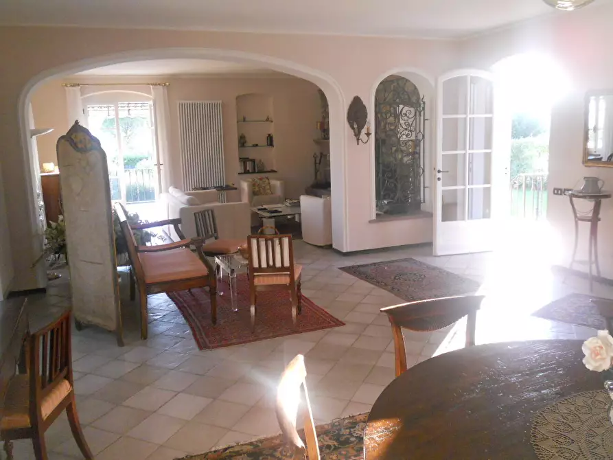Immagine 3 di Villa in vendita  a Castelnuovo Magra