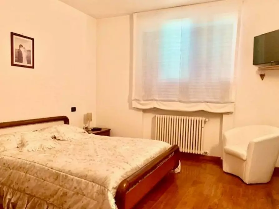 Immagine 11 di Villa in vendita  a Ortonovo