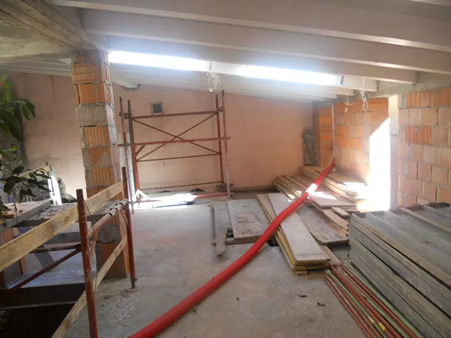 Immagine 11 di Casa indipendente in vendita  a Sarzana