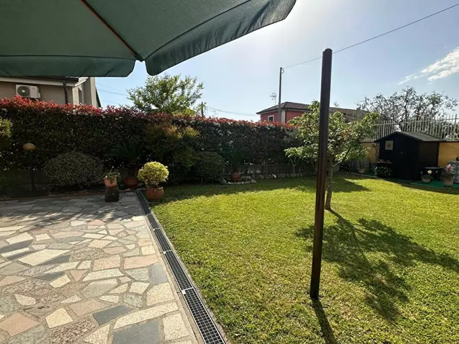 Immagine 41 di Casa indipendente in vendita  a Castelnuovo Magra